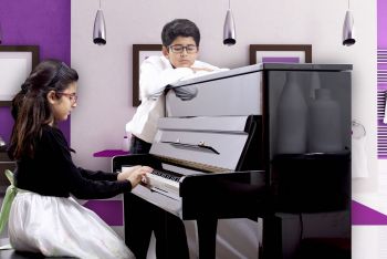 Dynamic Little Pianist